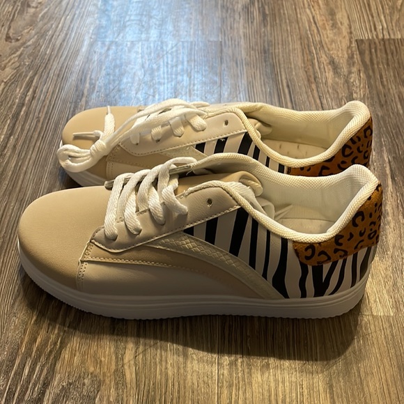 COCO + CARMEN animal print sneakers NWOT - Picture 2 of 7